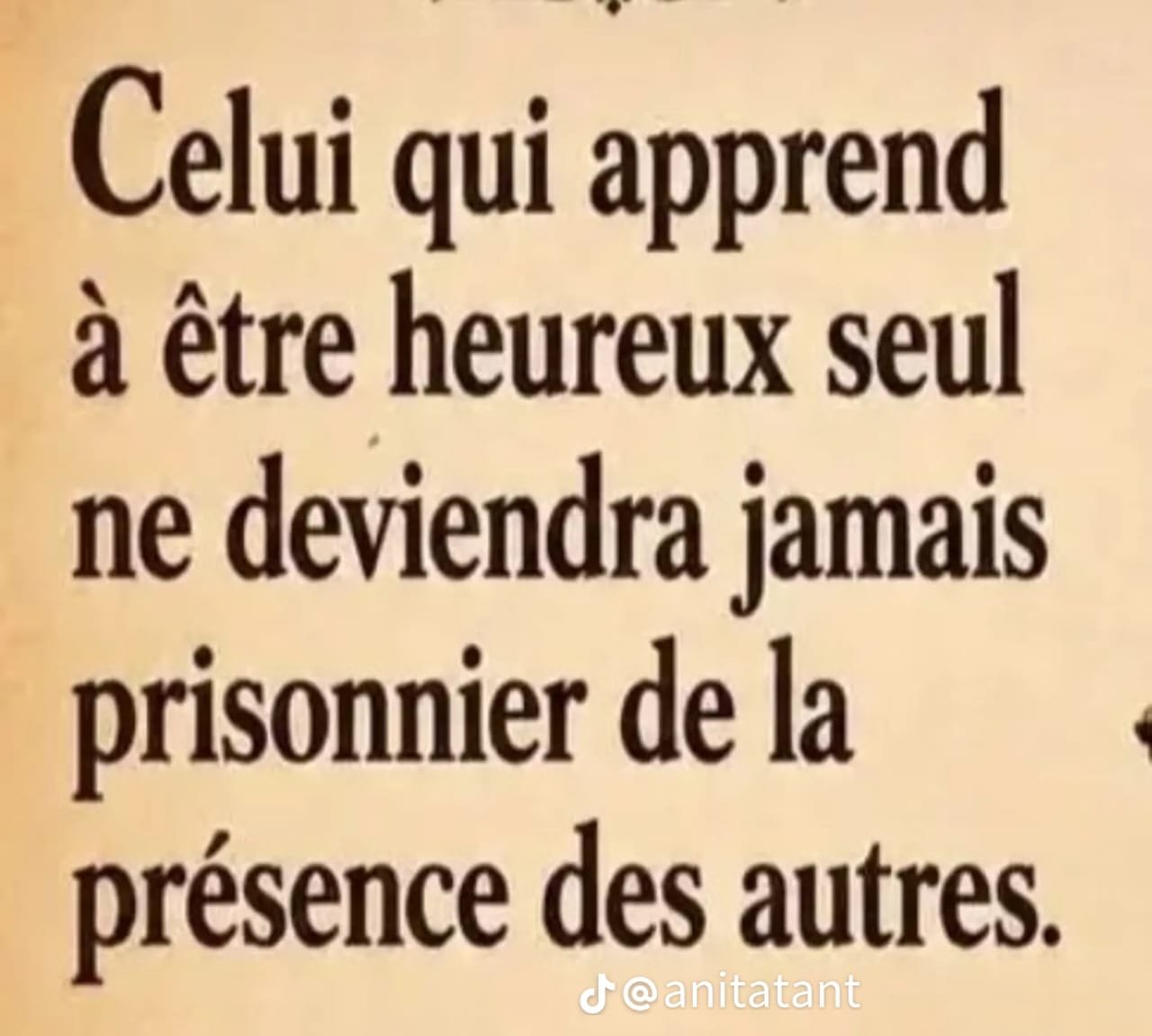 NE DÉPEND PAS TROP DE QUI QUE CE SOIT DANS CE MONDE, CAR MÊME TON OMBRE TE QUITTE LORSQUE TU ES DANS L'OBSCURITÉ